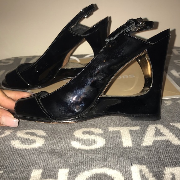 💯% Authentic Michael Kors Black Wedges - Picture 5 of 8